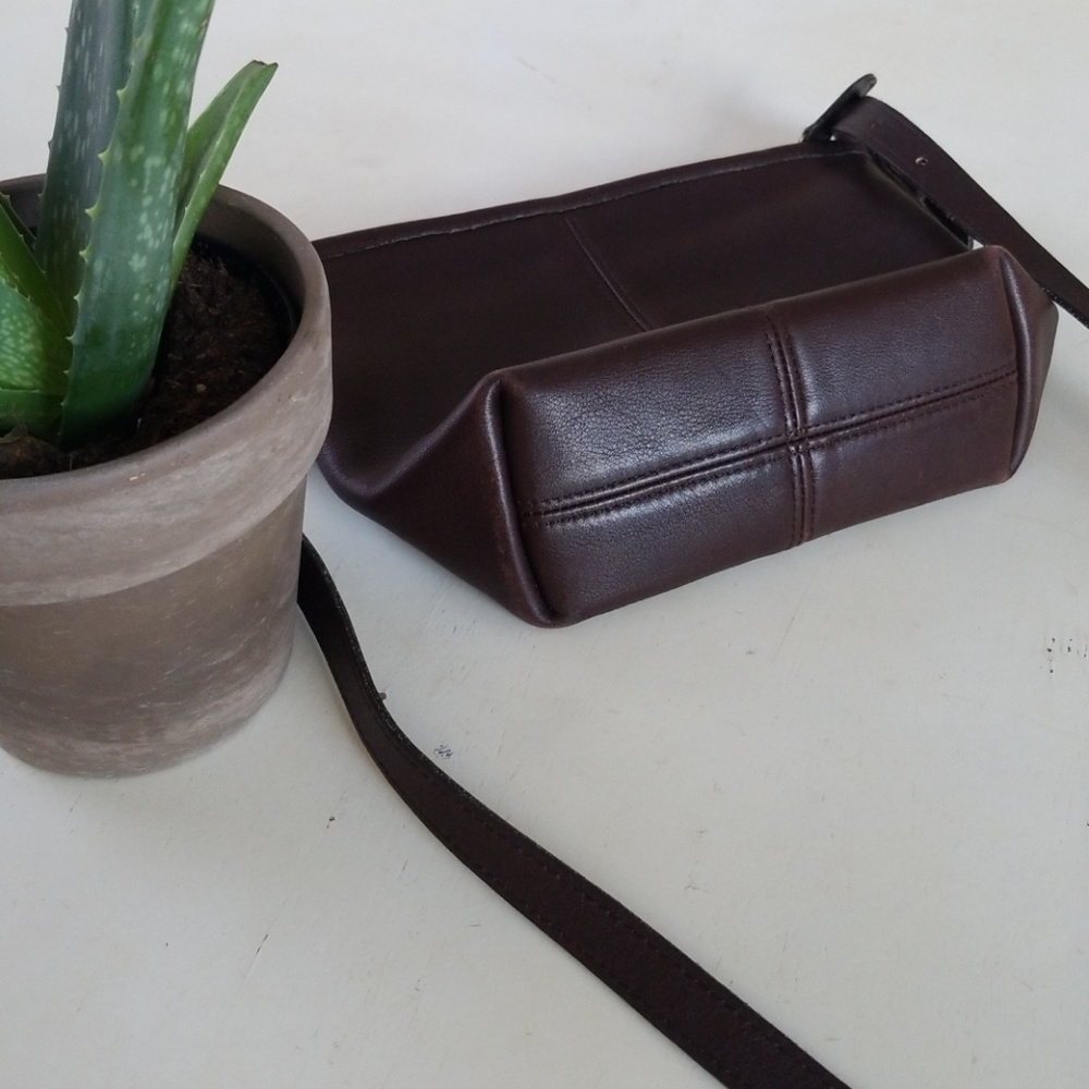 Small Coach Vintage Leather Crossbody Purse - Picture 3 of 8